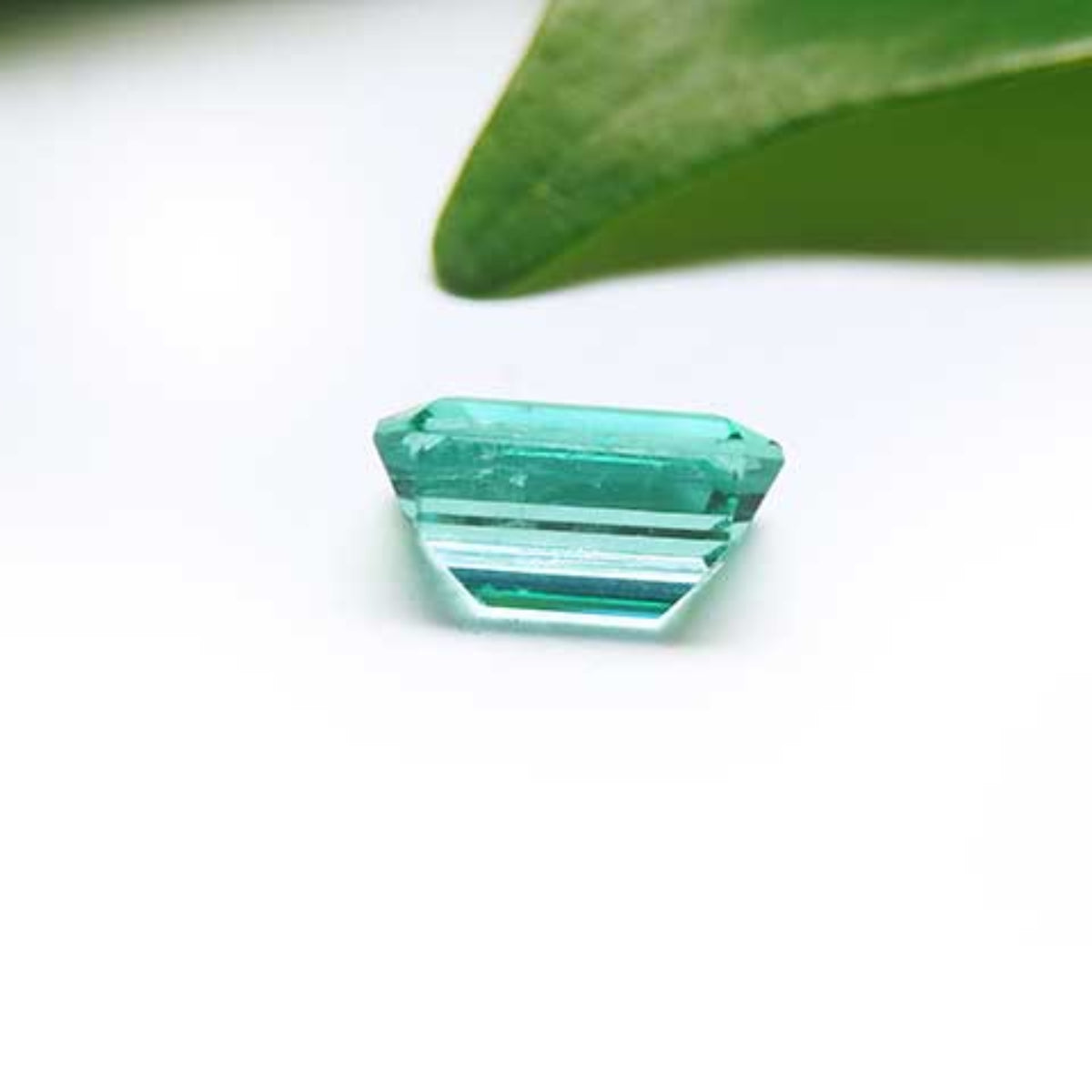 GIA certified loose emerald from Colombia underneath pavilion view