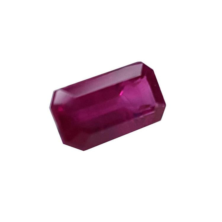 Loose natural ruby rectangular emerald cut, right side position table and crown visibles