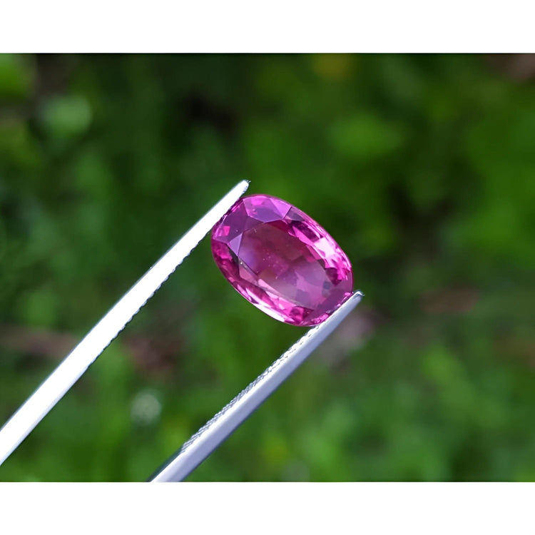 Loose natural pink sapphire oval cut from Sri Lanka, eye clean crystal, oval shallow cut, biger size carat apparency on top.