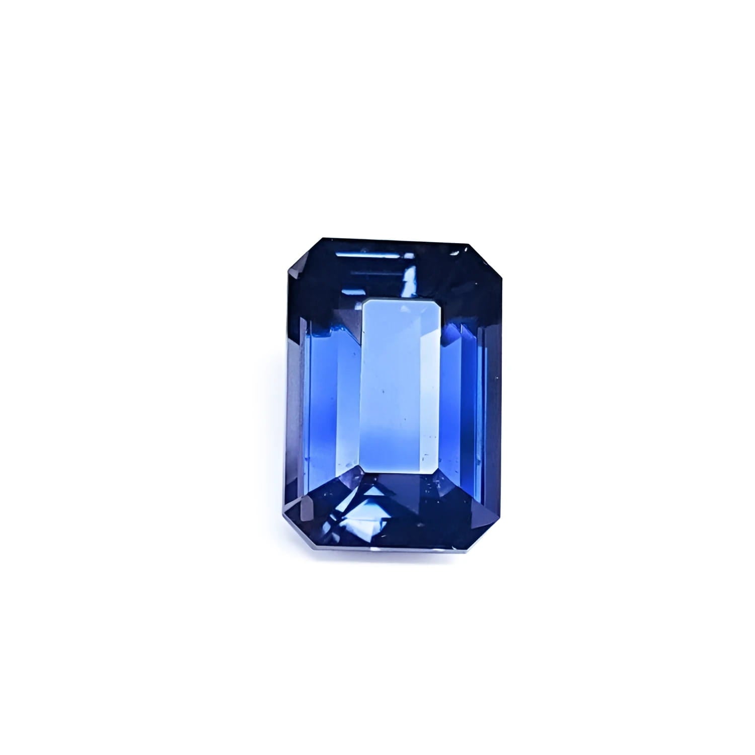 3.90 ct untreated GIA certified rectangular emerald-cut blue sapphire changing to purple.