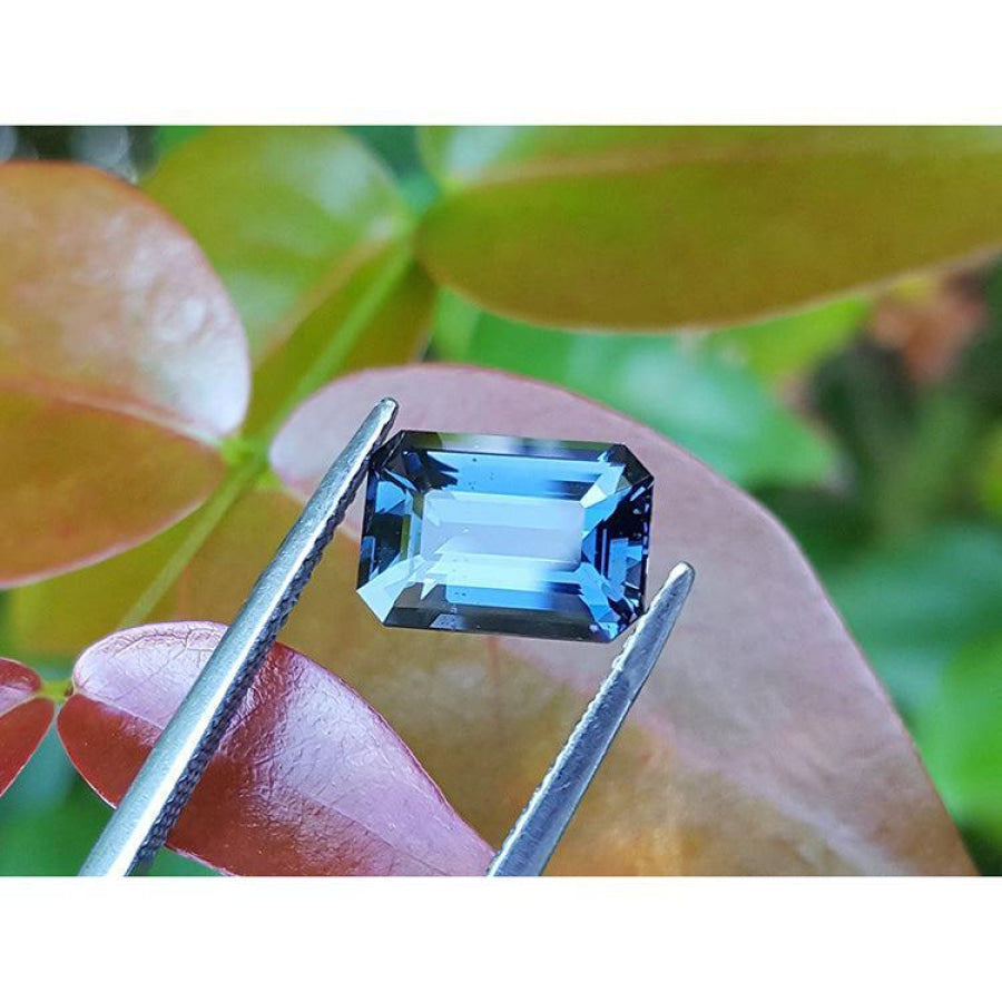 3.90 ct. untreated GIA certified sapphire, rectangular emerald-cut, blue changing to purple.