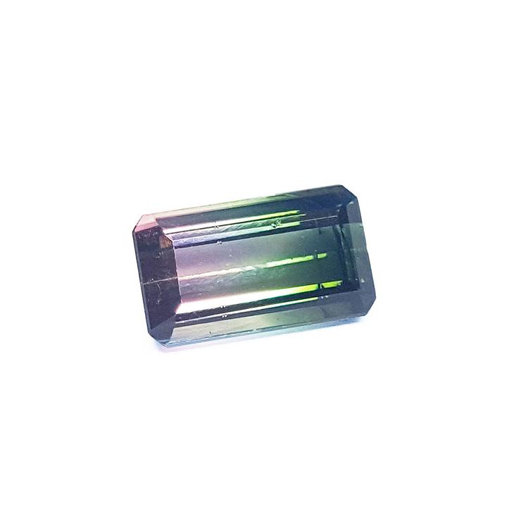 The right-side profile in this tourmaline shows the top and crown facets.