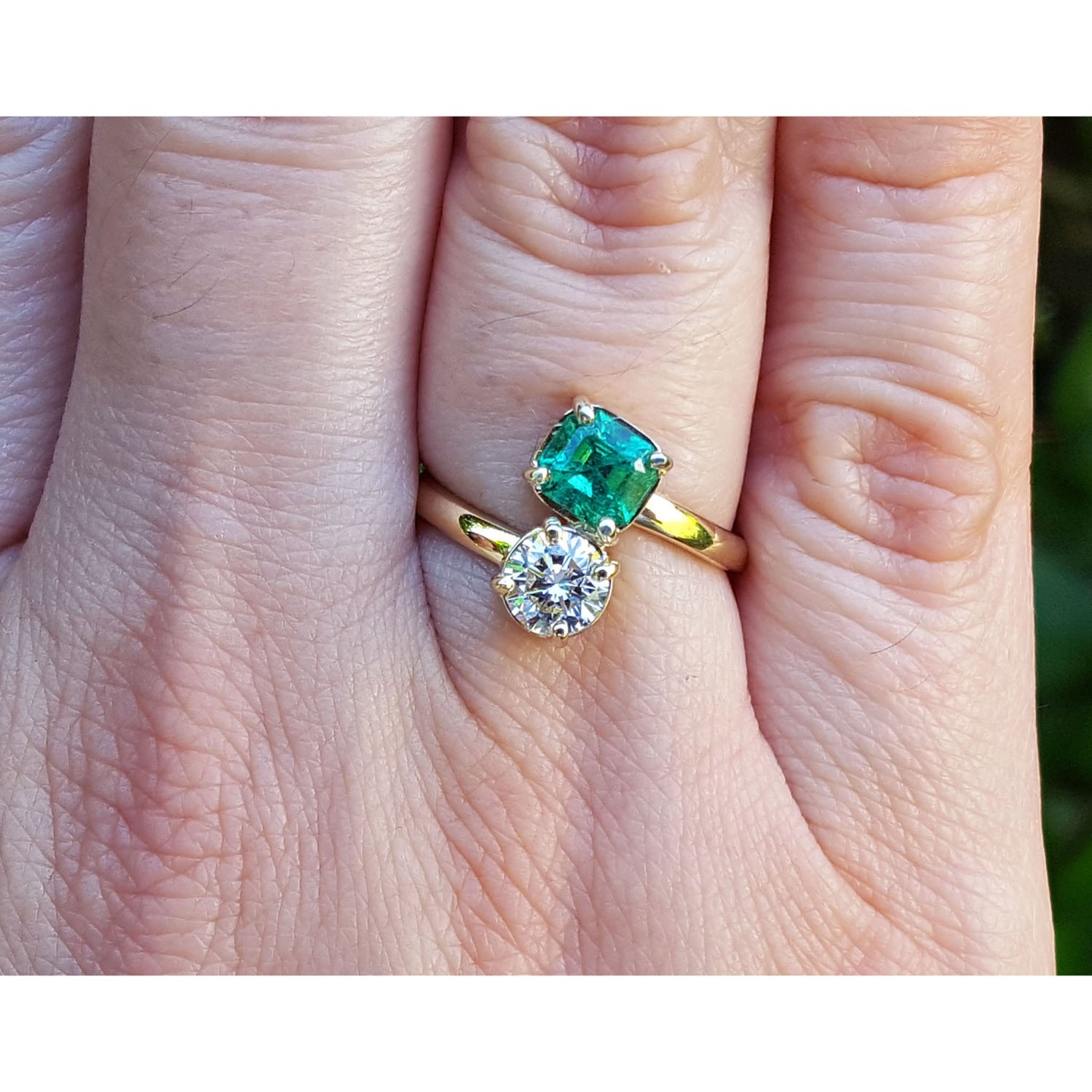 GIA-certified Toi et Moi emerald and diamond ring in 18k gold, featuring high-quality emerald engagement rings.