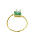 Two stone toi et moi design emerald and diamond ring made of 18k yellow gold.