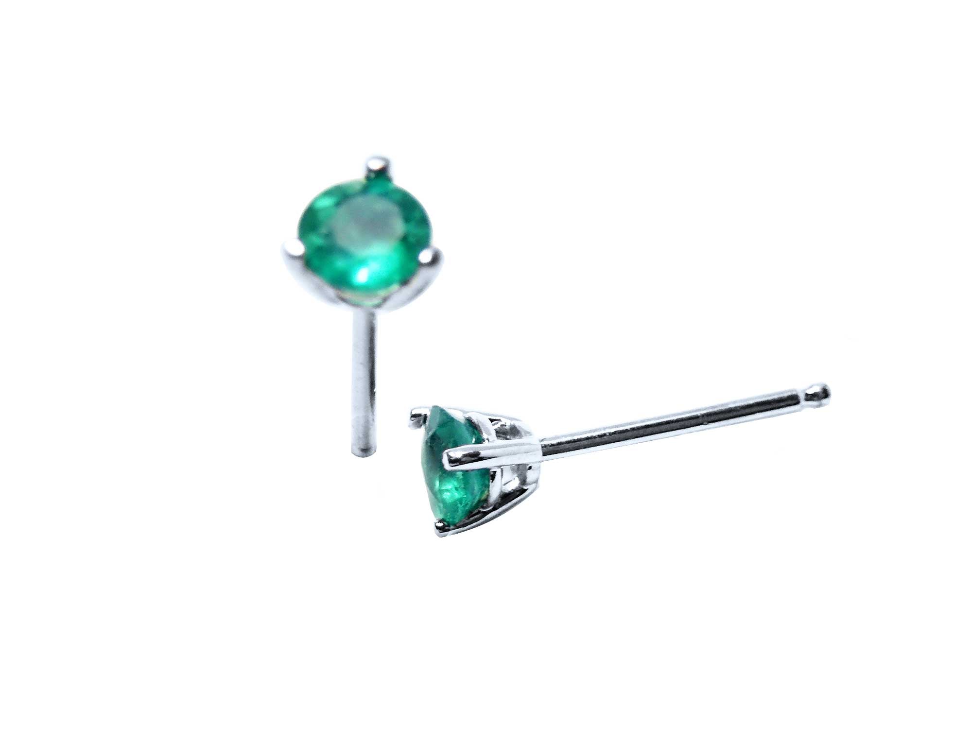 A pair of white gold martini stud emerald earrings, top and side profile's view.