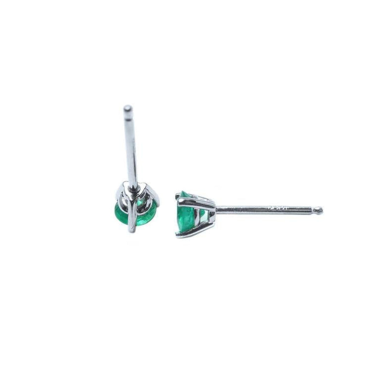 Martini emerald stud earrings with 0.47 ct. round green emeralds in 14K white gold, three-prong setting.