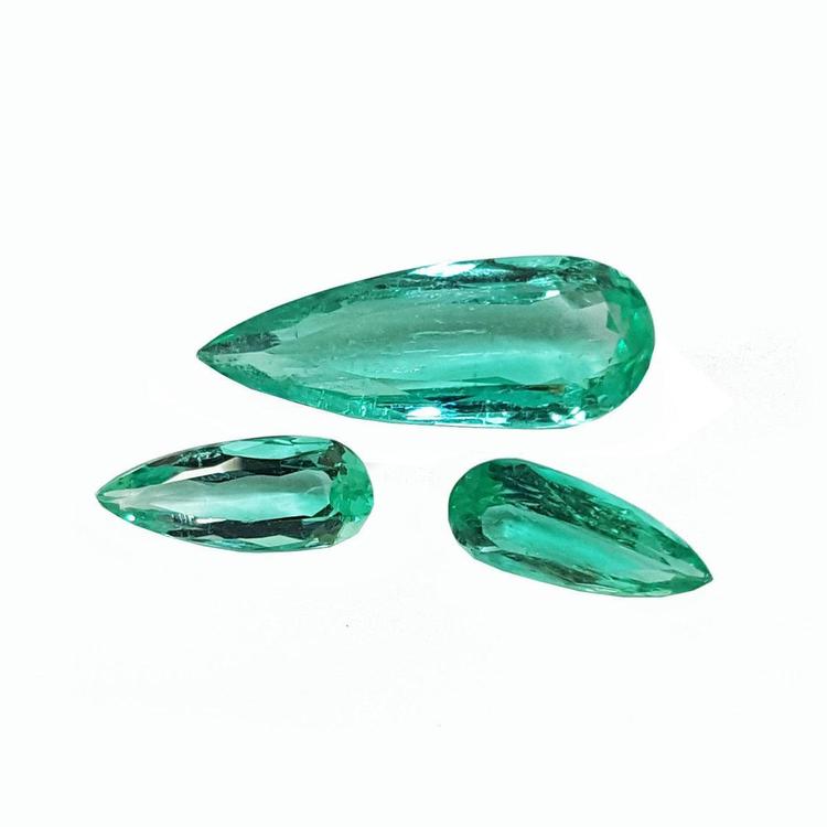 Loose natural colombian emeralds Muzo mine pear shaped match Set, clean sparkling medium light color.