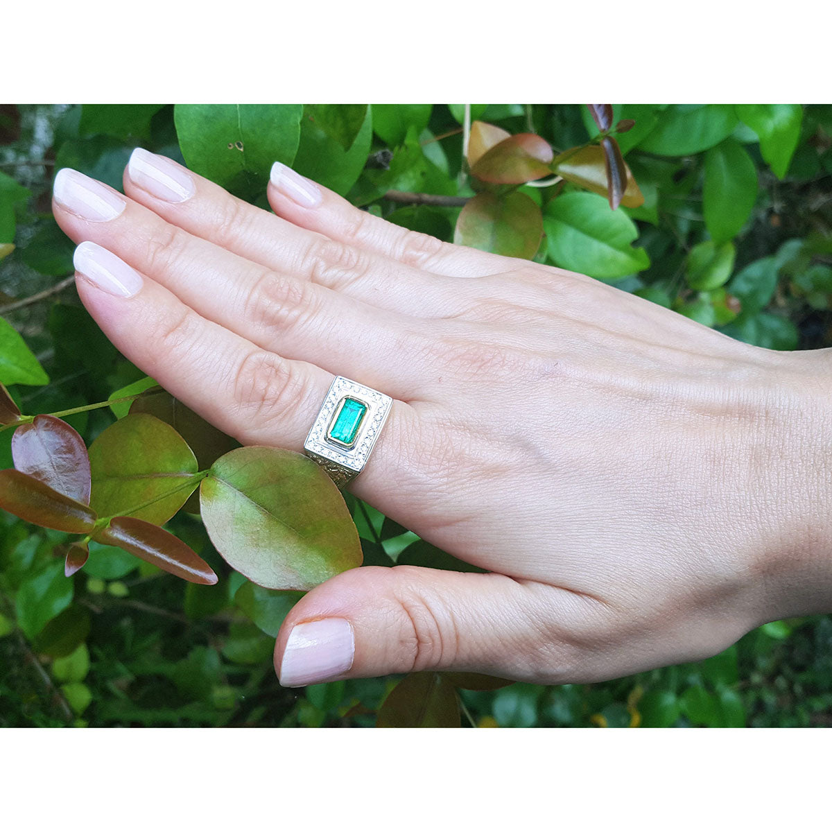 Men&#39;s Emerald Gemstone Ring 14K Yellow Gold Father’s Day gift floral design bezel set