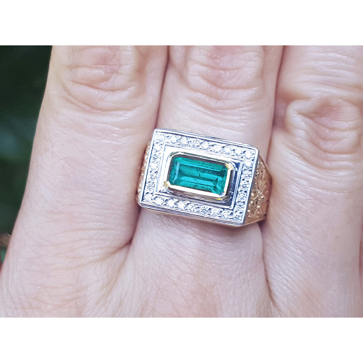 Men&#39;s Emerald Gemstone Ring 14K Yellow Gold Father’s Day gift floral design bezel set