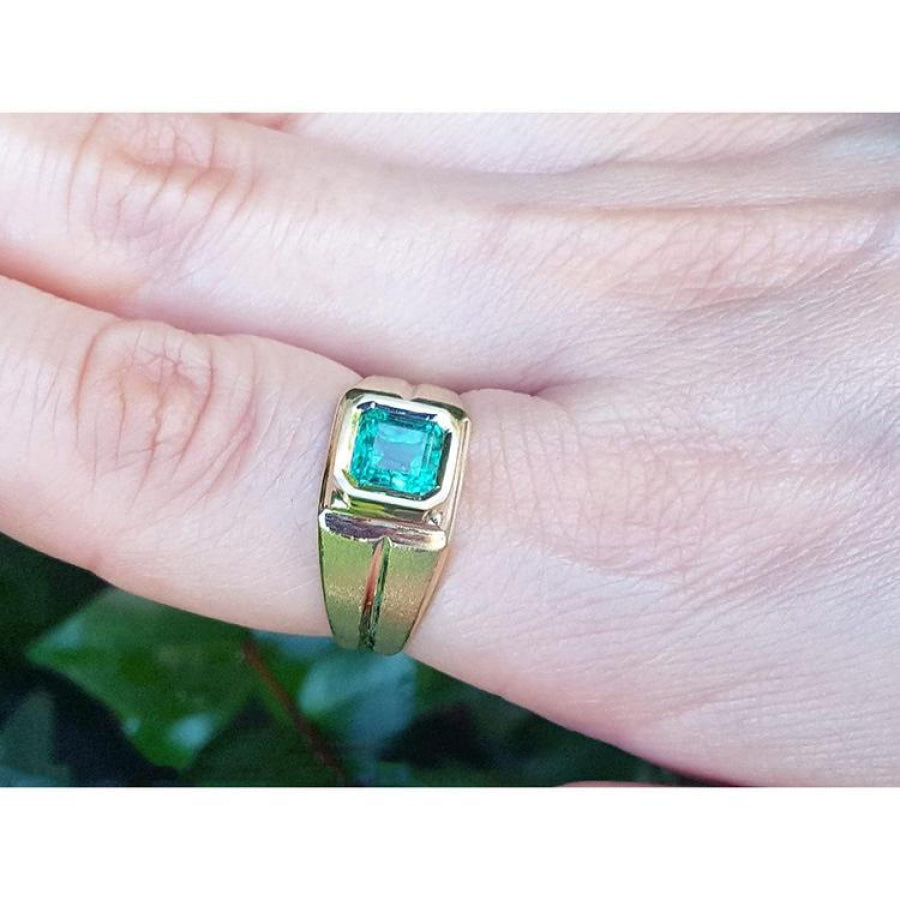 Men's 18K yellow gold pinky ring with a bezel-set, square-cut emerald.