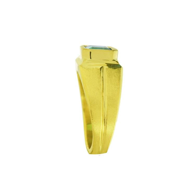 This men's emerald pinky ring for men is showing the top bezel setting and side band design.