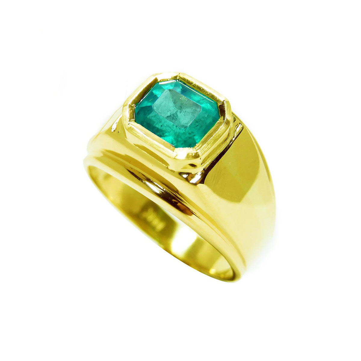 This men&#39;s emerald solitaire gold ring with a bezel set displays its top and side profile view.