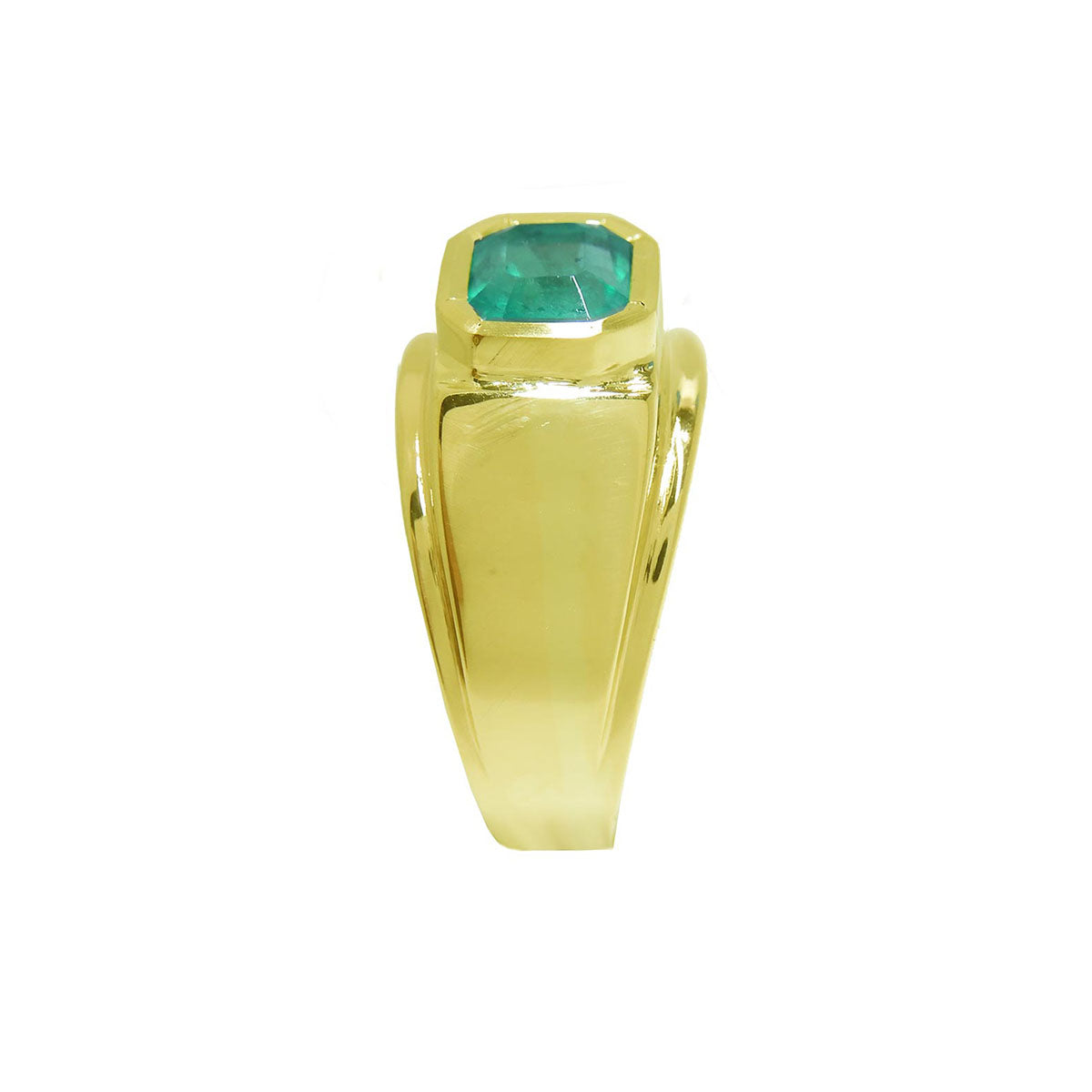 A men&#39;s emerald solitaire ring in yellow gold displaying its top and side profile band design.