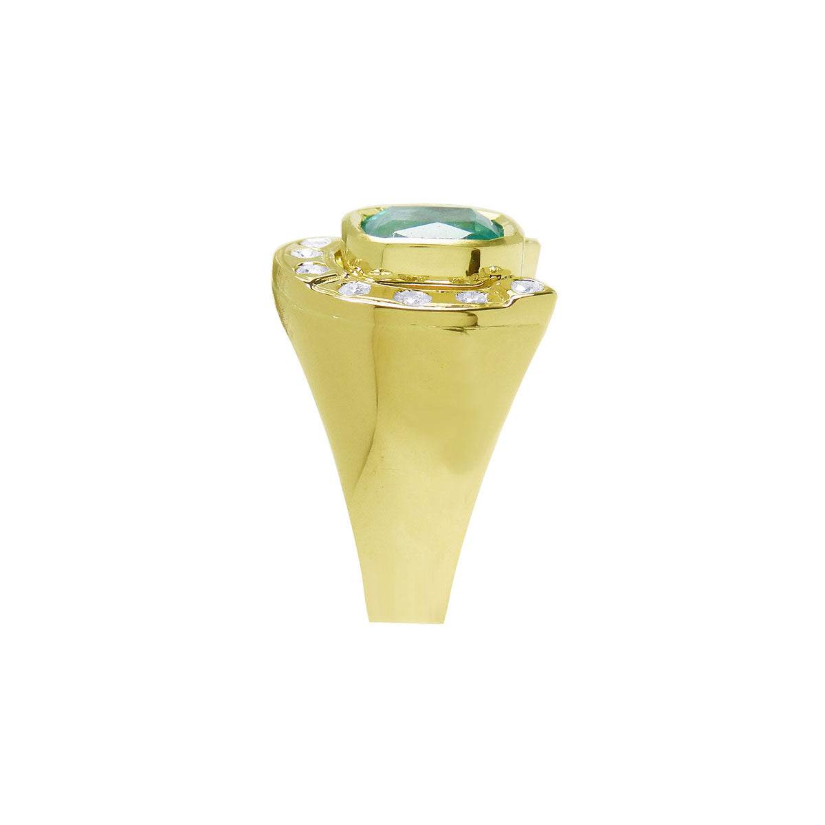 Side profile view of this men&#39;s horseshoe emerald ring in yellow gold.