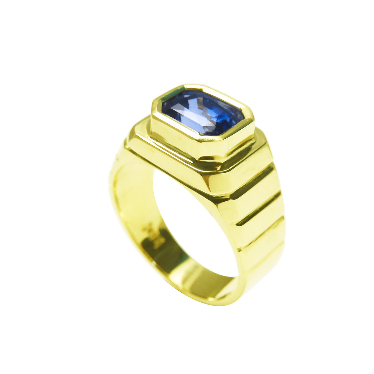 Men&#39;s Natural Sapphire Solitaire Ring 4,09 Carats Bezel Set Crafted in 18k Yellow Gold