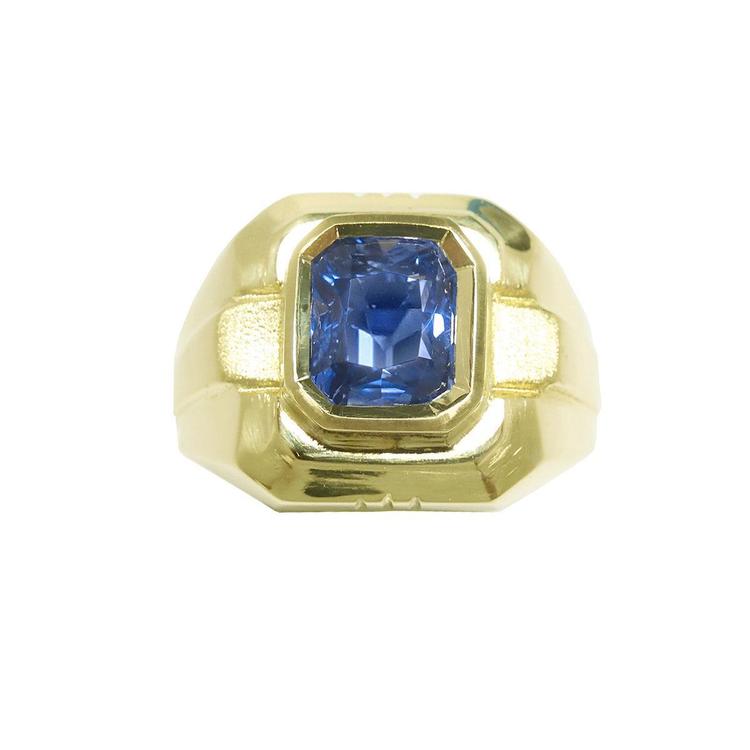 Quality men's sapphire solitaire ring emerald-cut Certified untreated 18K Yellow Gold, front side top view
