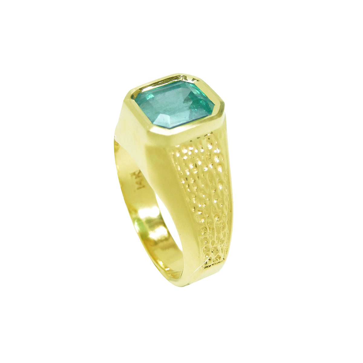The half side position of this yellow gold emerald solitaire ring for men shows the top bezel setting and band design.