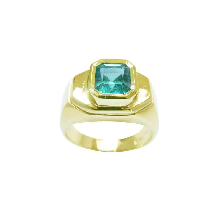 A bezel set natural colombian emerald solitaire mens emerald ring top and sides profiles view.