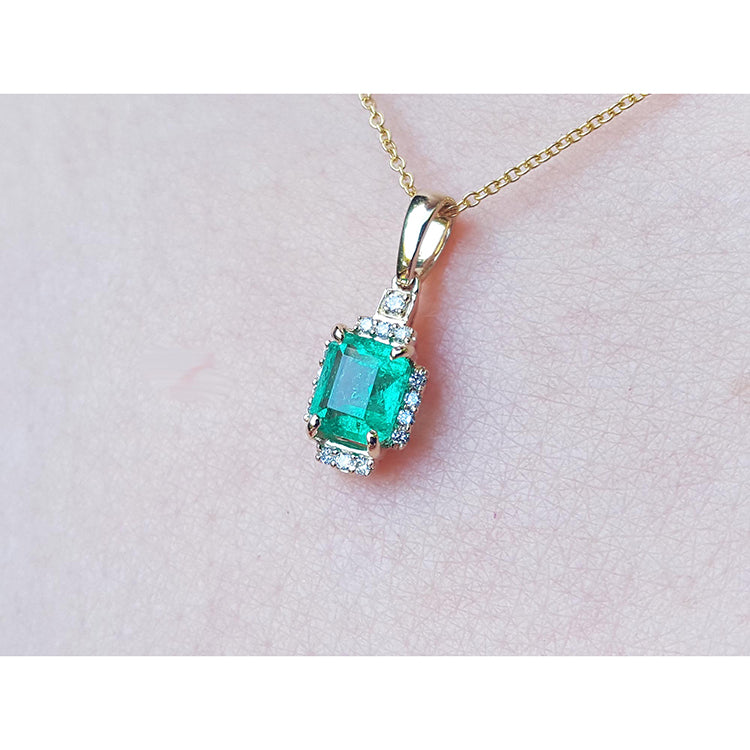 Necklace With Natural Colombian Emerald 0.58 ct and Diamonds 14k Yellow Gold