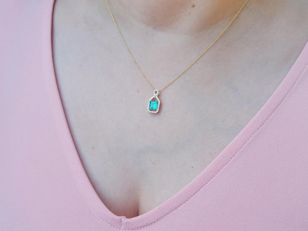 Colombian emerald jewelry for women necklace sourced from the Muzo mine in Colombia, weighing 0.98 carats, halo diamond 14k yellow gold