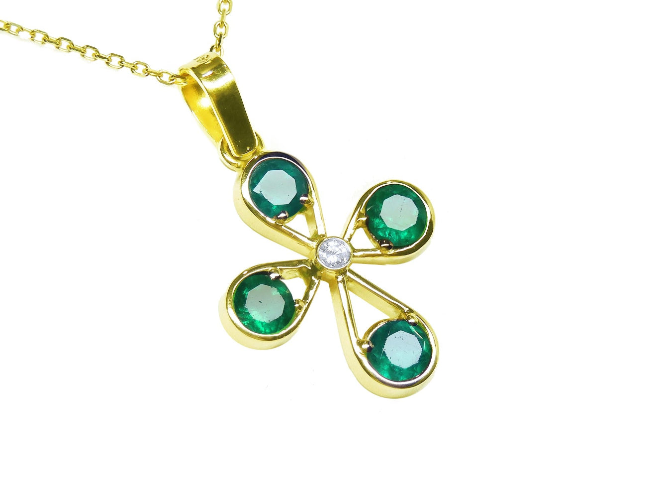 A colombian emerald cross pendant necklace four leaves handcrafted in 18k yellow gold displaying top and side profile.