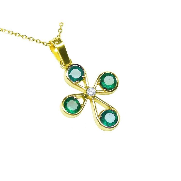 A colombian emerald cross pendant necklace four leaves handcrafted in 18k yellow gold displaying top and side profile.