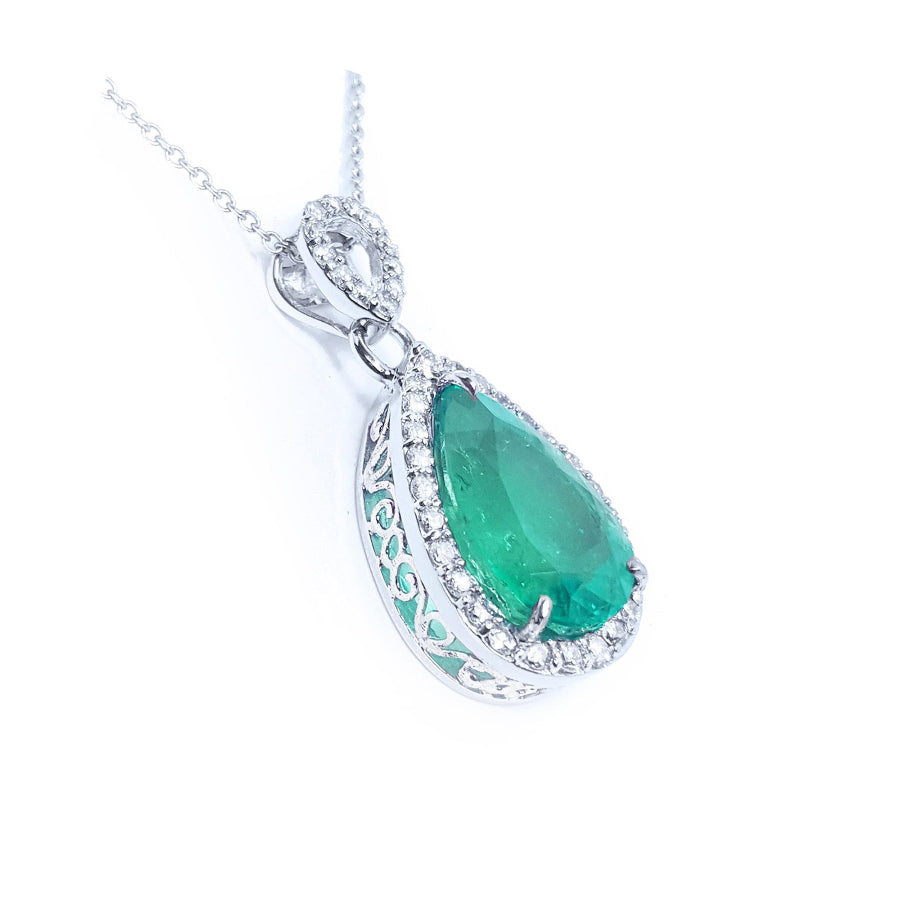 Natural colombian emerald pendant teardrop from the Muzo mines made of 14k white gold.