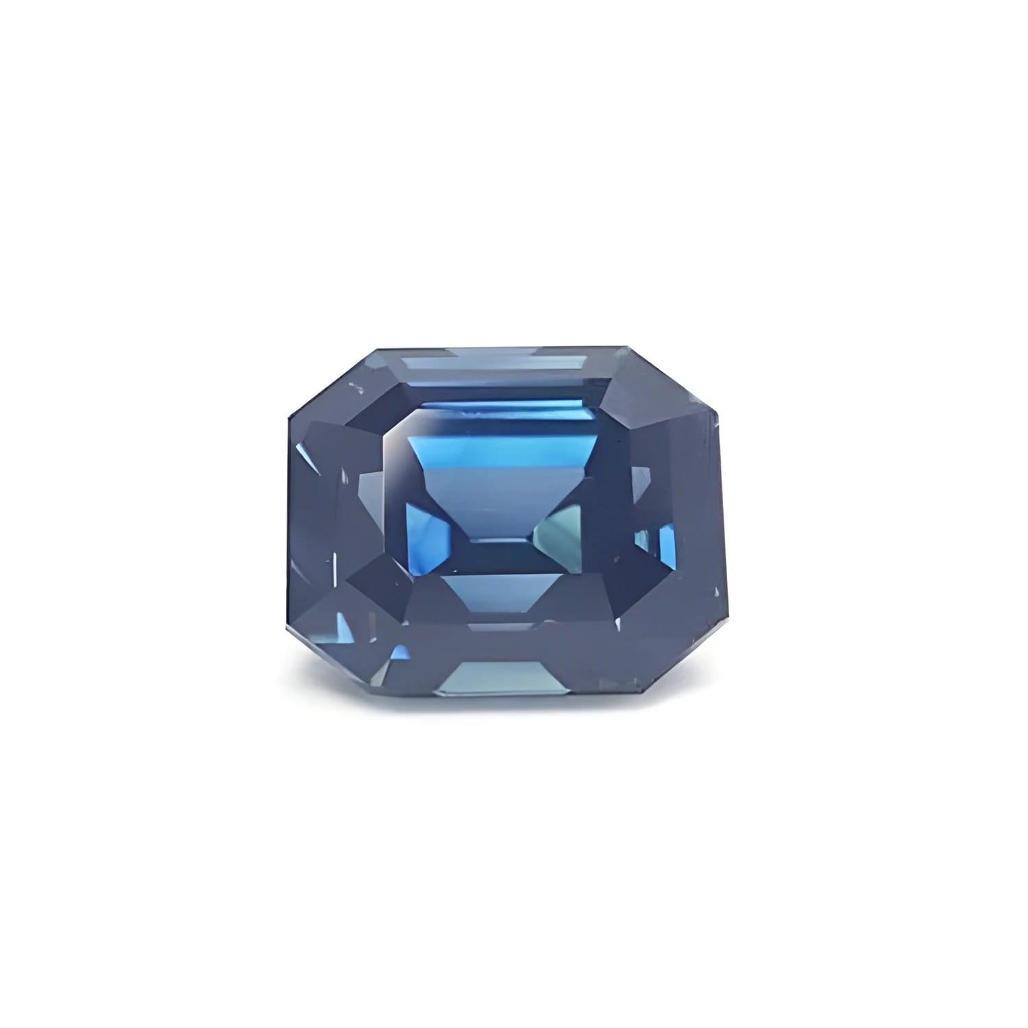 Natural sapphire untreated GIA certified, rectangular emerald cut with exceptional clarity and brilliance.
