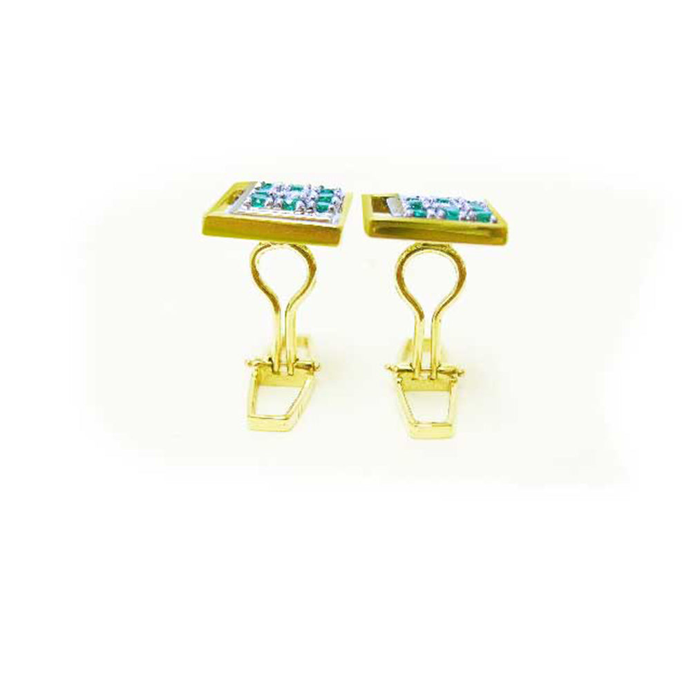 A side view of a men's emerald cufflinks in yellow gold displaying the clip system.