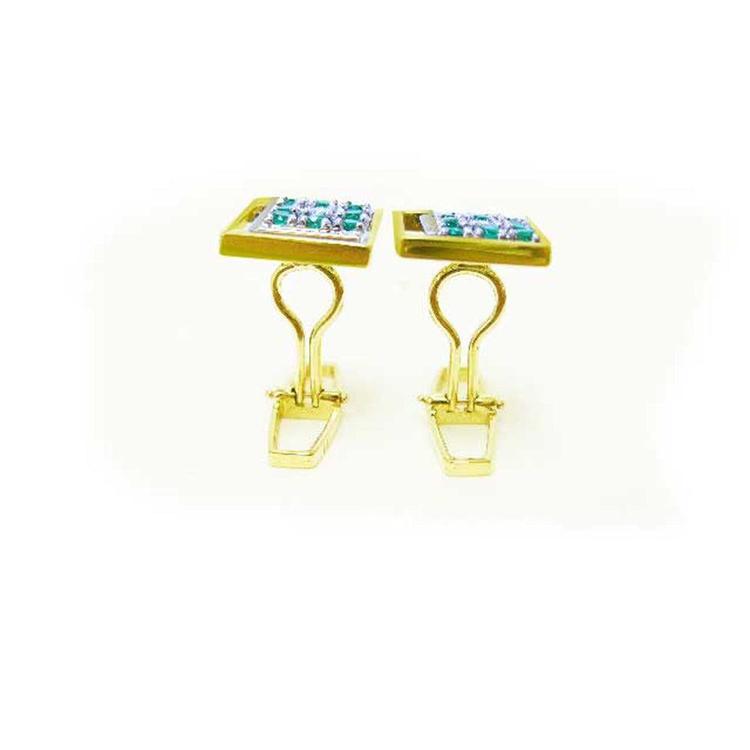 A side view of a men's emerald cufflinks in yellow gold displaying the clip system.