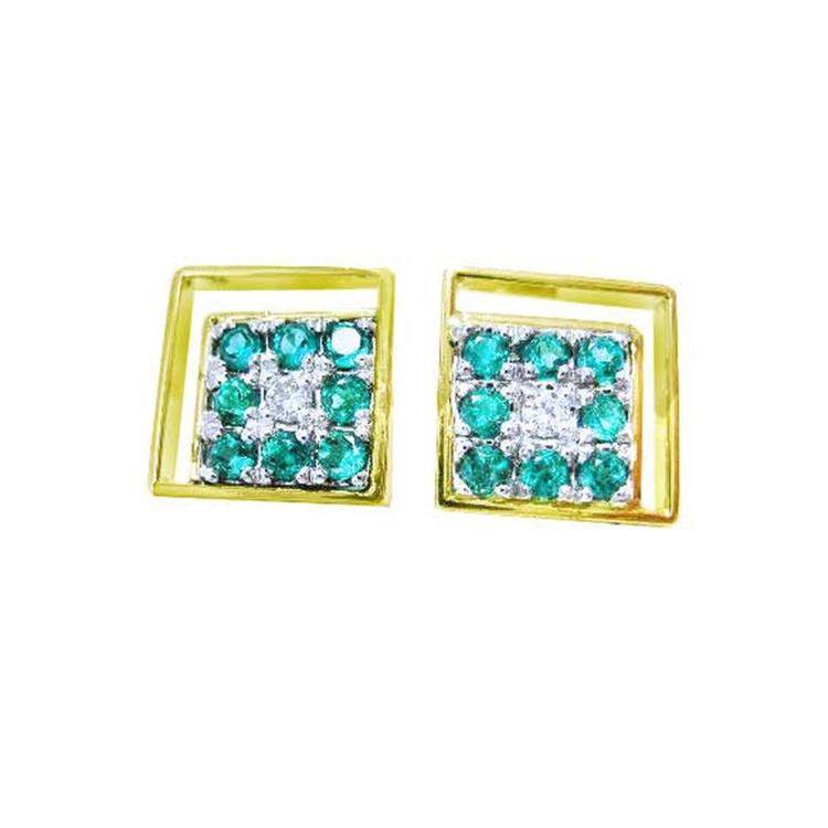 These cufflinks display round cut natural emeralds surrounding a diamond in a yellow gold frame.