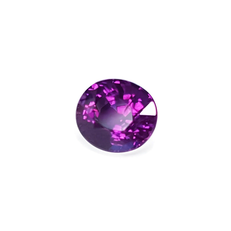 Natural Pink Sapphire Oval cut Intense Color, the strong saturation and sparkle make of this sapphire a very special and unique gemstone.