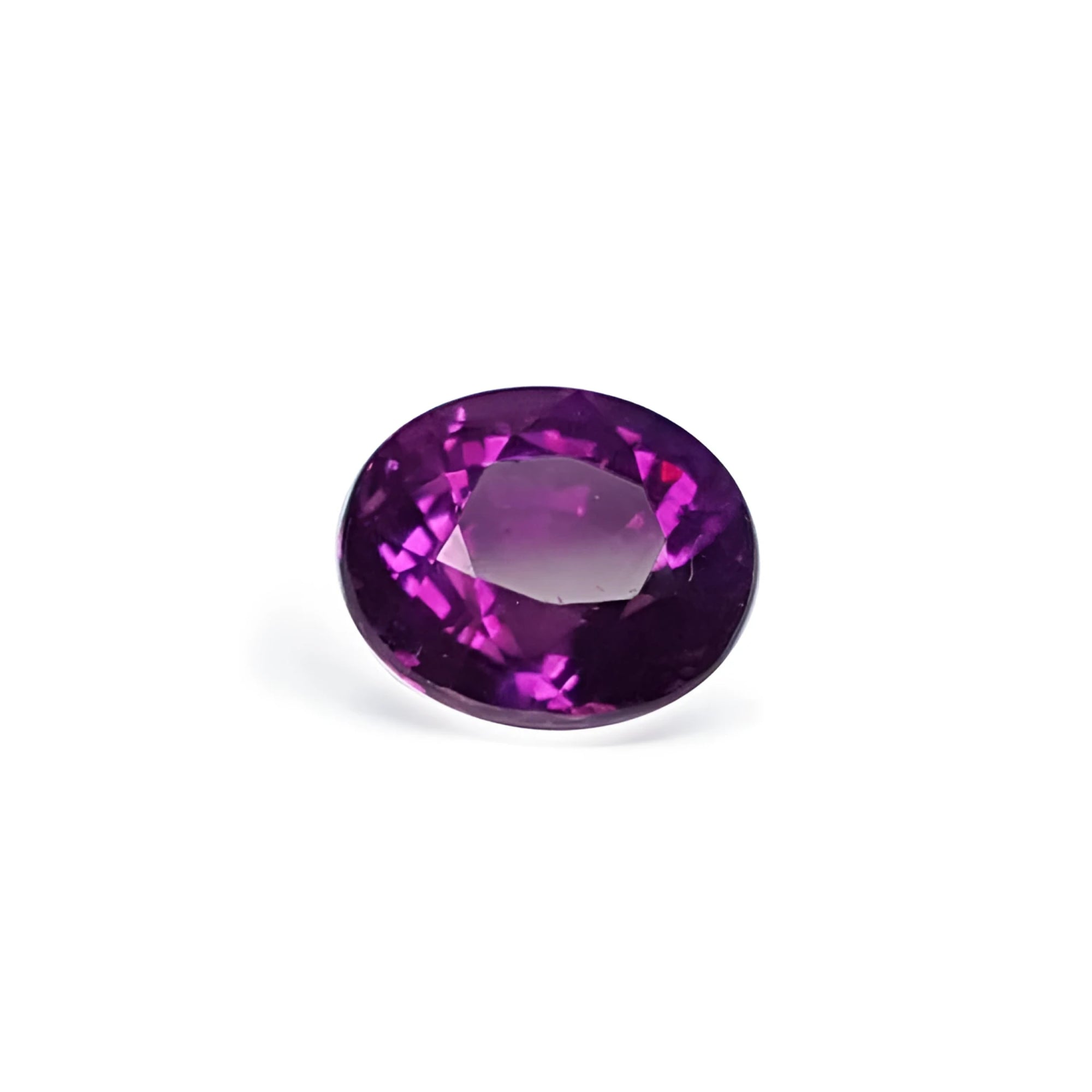 2.59 ct. Natural pink sapphire oval cut Intense and Vibrant Color, the strong saturation and sparkle make of this beautiful sapphire a very special and unique gemstone.