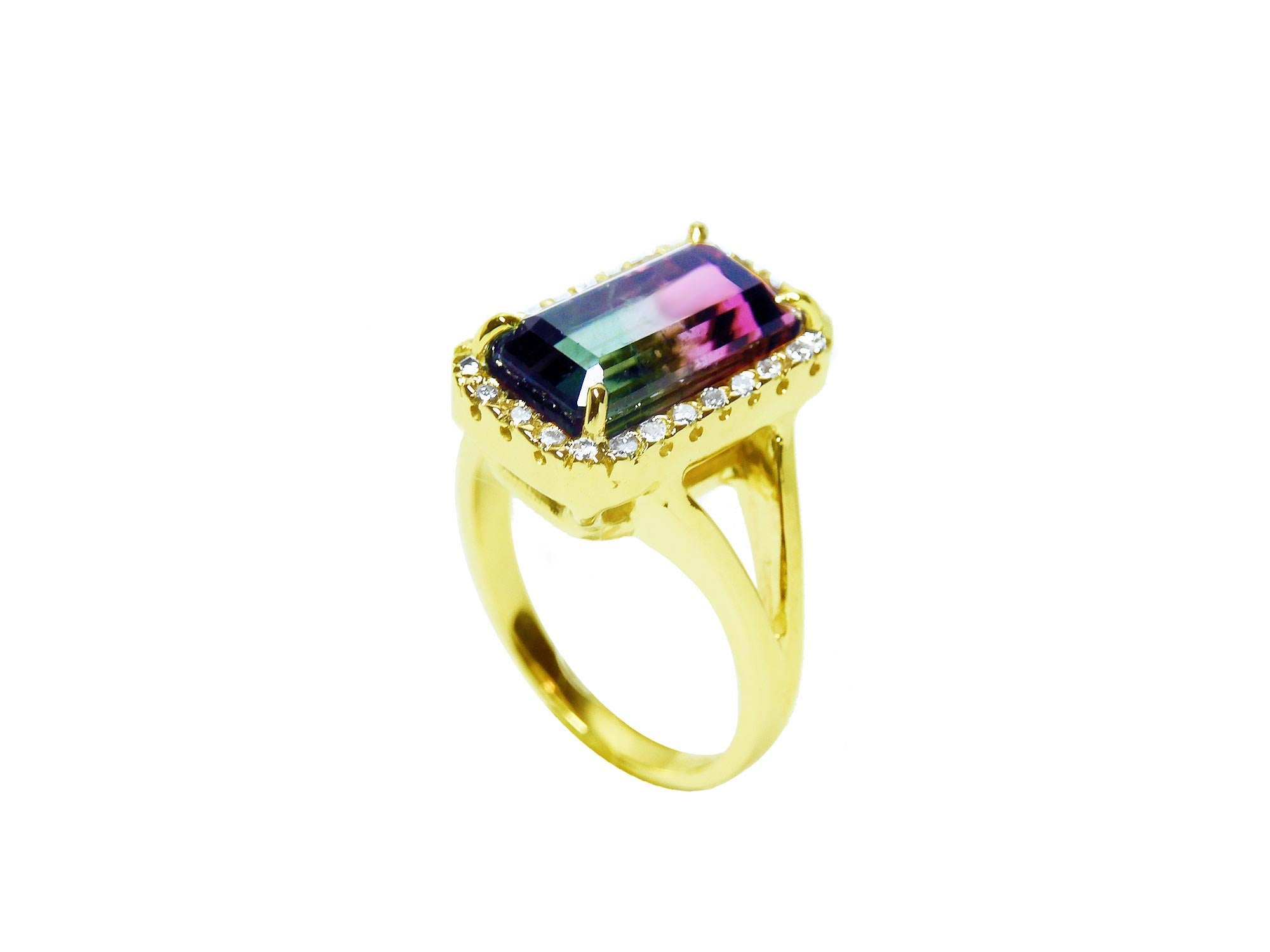 This real watermelon tourmaline ring in yellow gold is on a half side position where the top and split shank are visibles.
