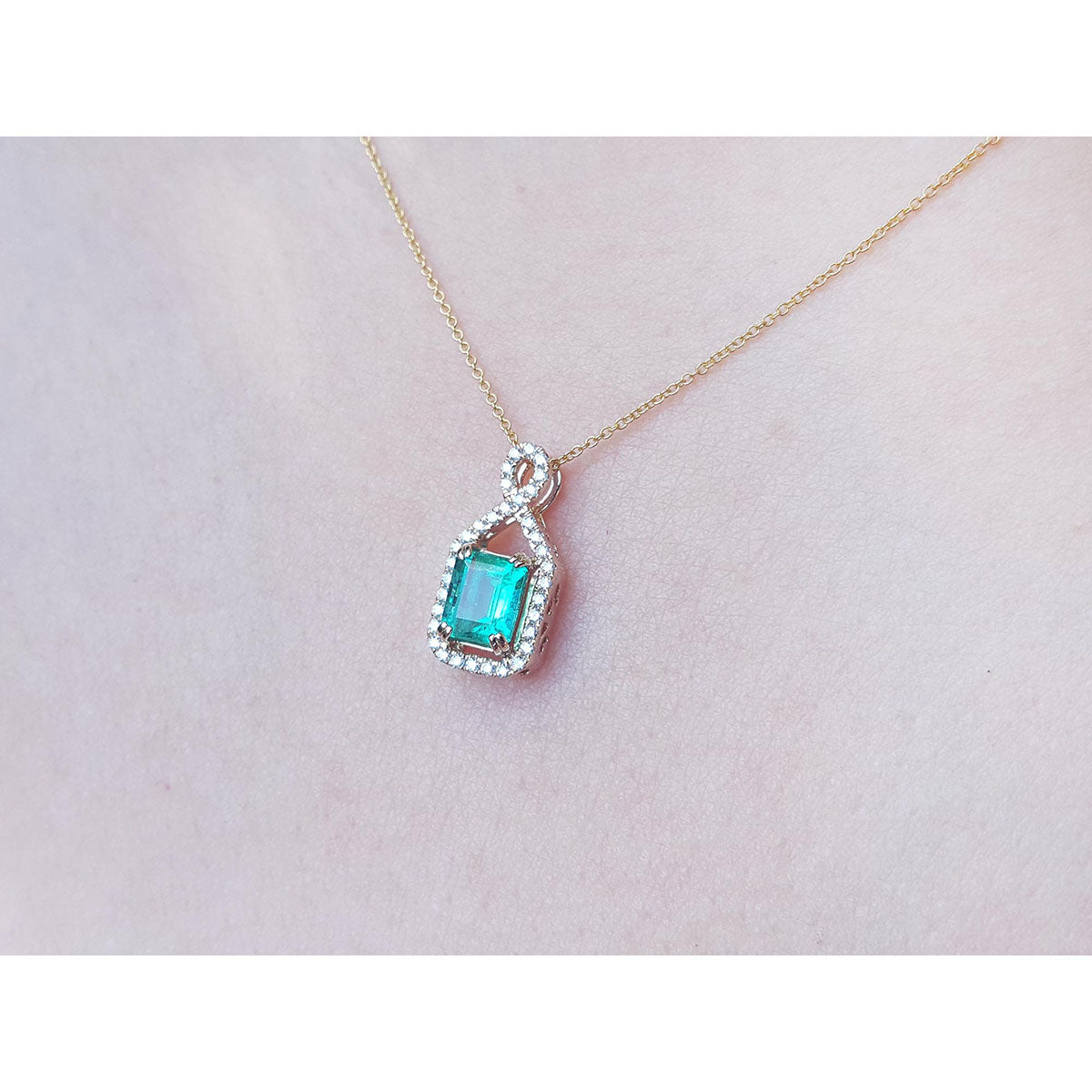 Women&#39;s emerald jewelry necklace square emerald-cut halo diamond 14k yellow gold