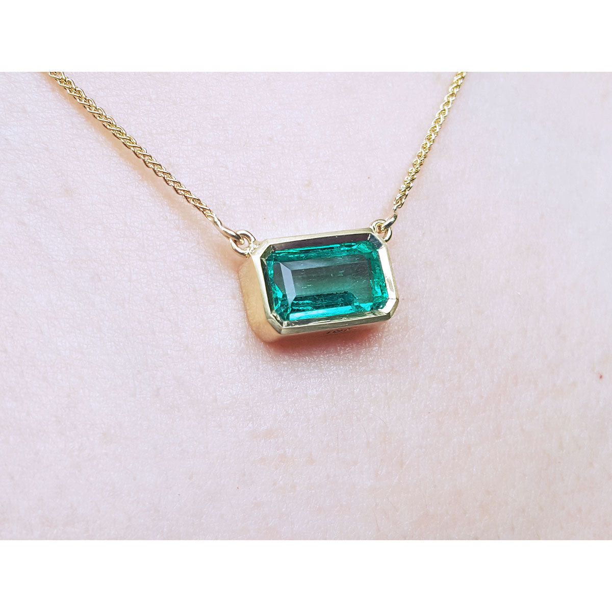18k Yellow gold Emerald necklace USA made gem soured from the Muzo mines in Colombia