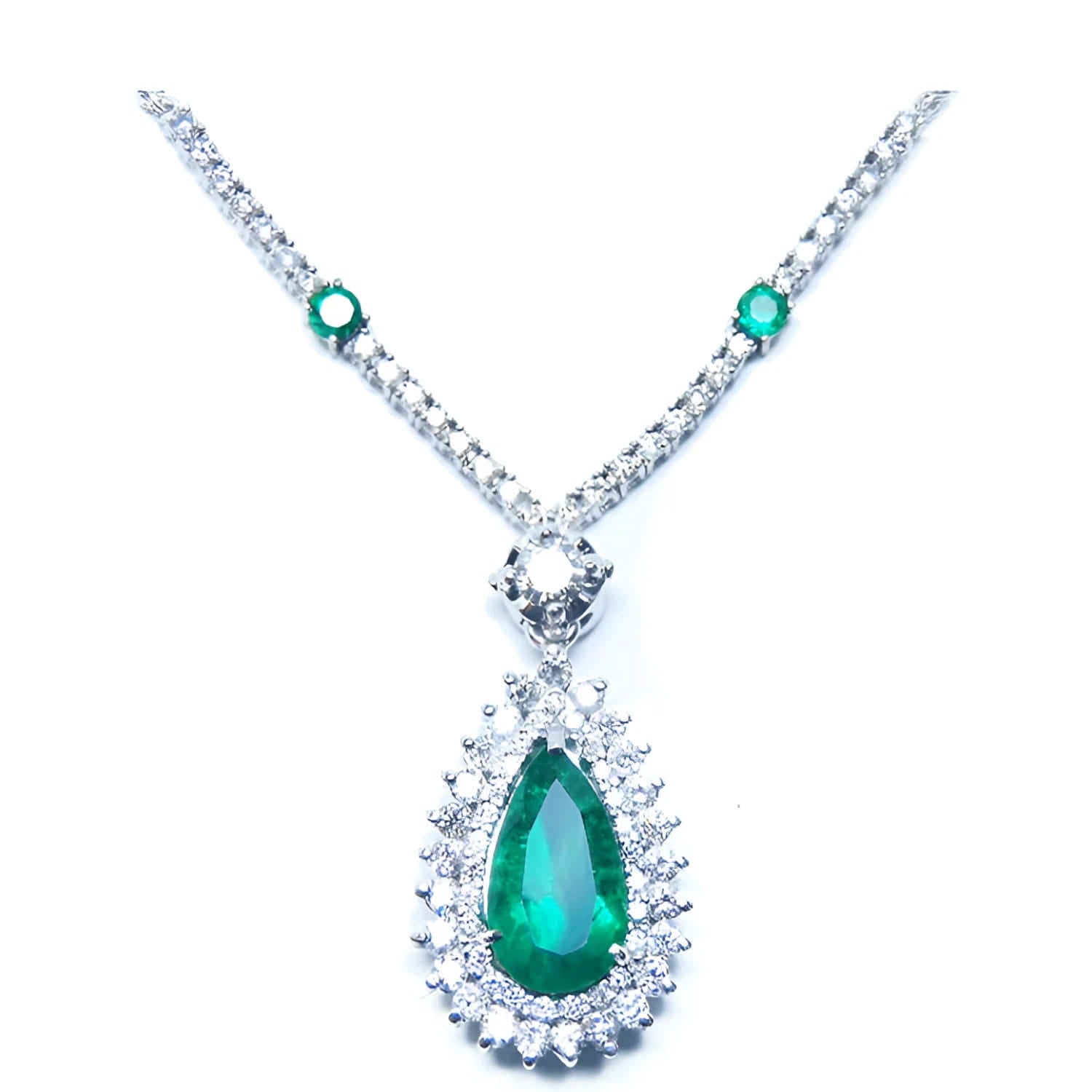 We’ve expertly crafted this collection of Colombian emerald necklaces with natural diamonds, showcasing our skill as makers of fine gold emerald jewelry.