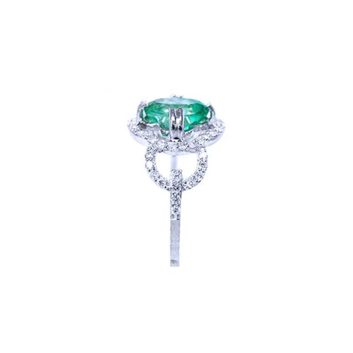 A clean side profile perspective of this natural emerald ring crafted in 14K white gold.