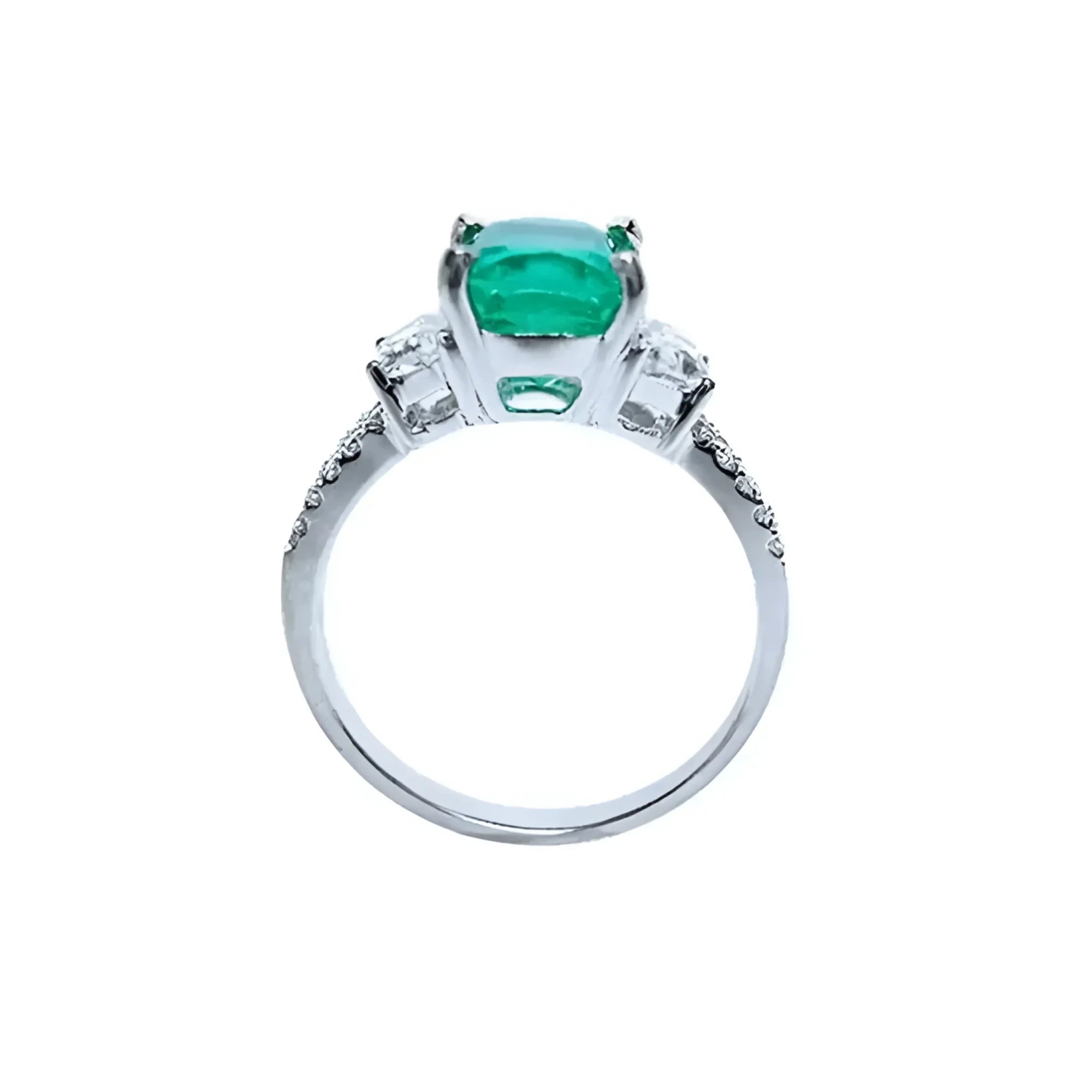 Anillo de compromiso de oro blanco 18k con esmeralda colombiana central y diamantes trapezoide y pavé.