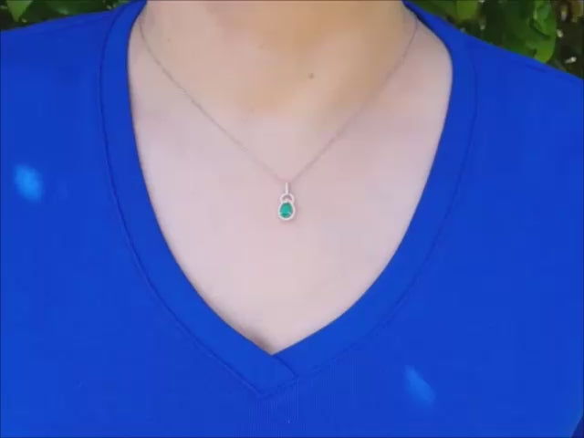 Natural colombian emerald and diamond pendant necklace made of 14k white gold.