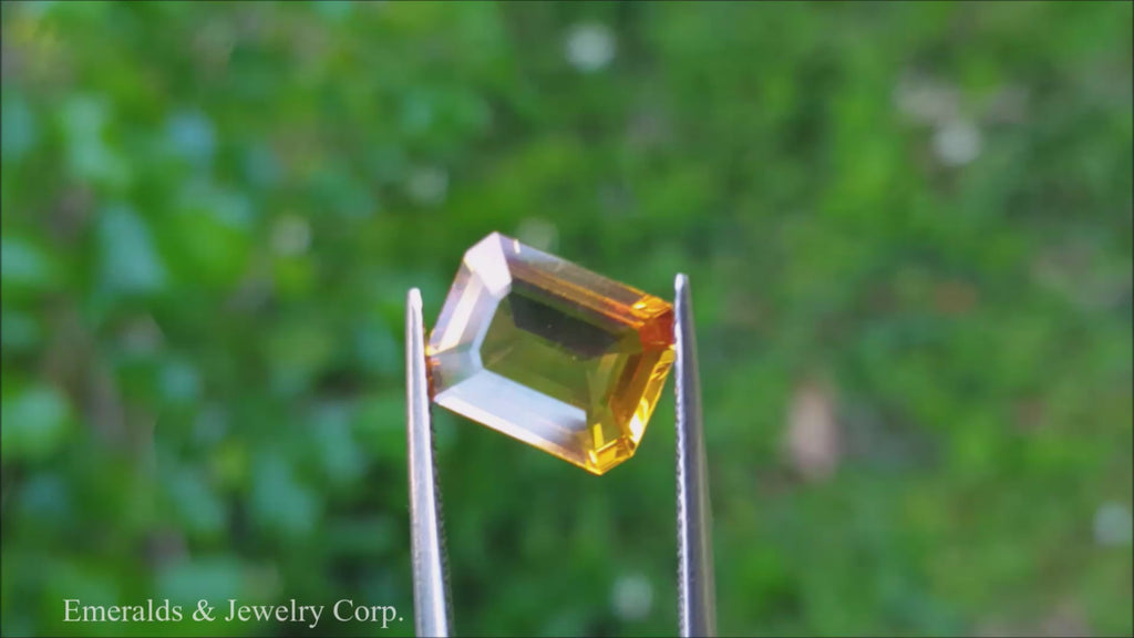 4.05 Carats Loose Natural Sapphire Intense Sparkling Yellow Gemstone Emerald-cut