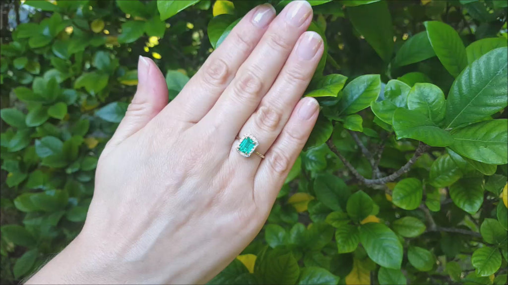 Colombian emerald ring