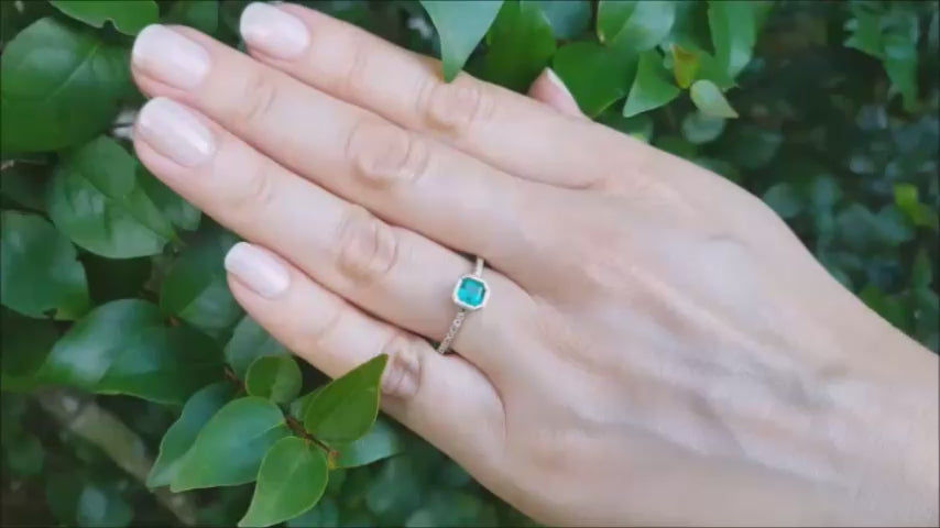 This affordable emerald ring is made of yellow gold.