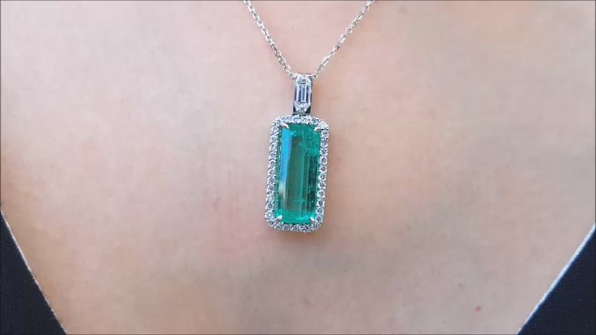 natural colombian emerald pendant with halo diamonds