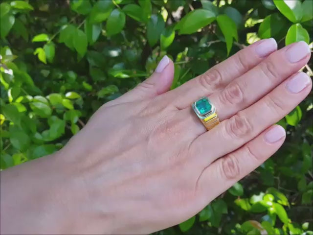 GIA certified F1 natural colombian emerald ring for men in 18k yellow gold.