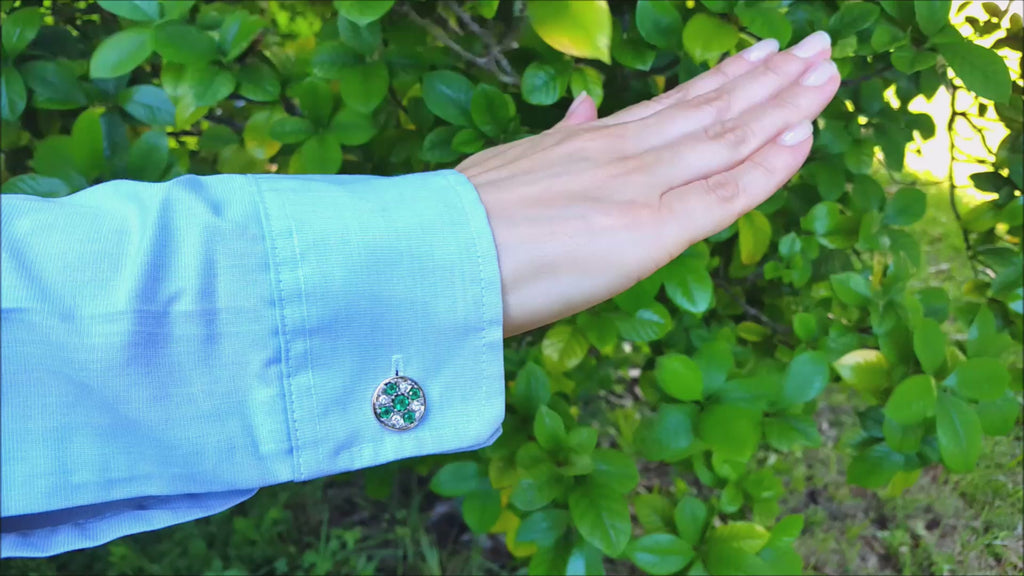 Natural colombian emerald and diamond cufflinks in yellow gold.