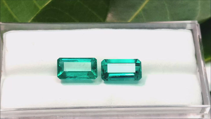 Loose emeralds matched pair for sale