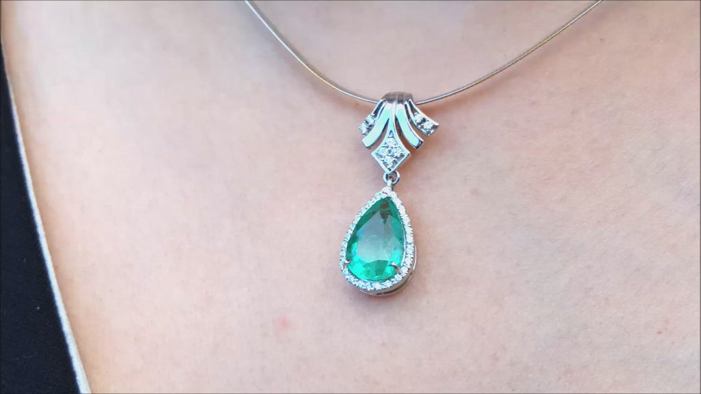 Pear shaped emerald necklace enhancer