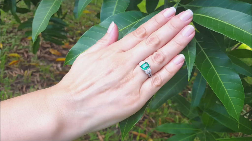 Ladies emerald ring