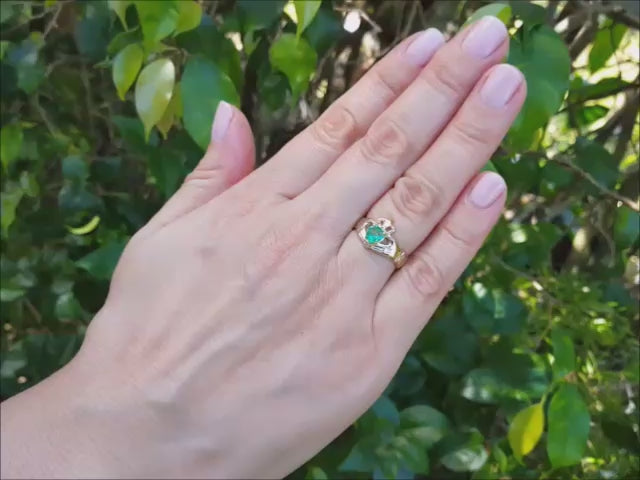 Genuine colombian emerald Claddagh ring  in 14k yellow gold.